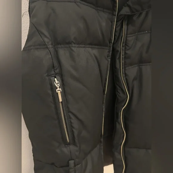Women’s Black puffer Vest with zipper - Picture 3 of 4
